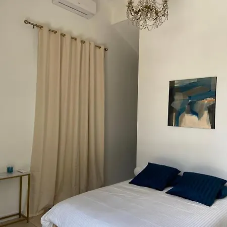 Jas De Location De Charme Avec Piscine 3* Berrias Et Casteljau