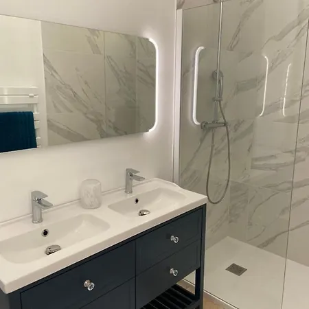 Jas De Location De Charme Avec Piscine 3* Berrias Et Casteljau