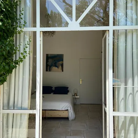 Panzió Jas De Location De Charme Avec Piscine 3*