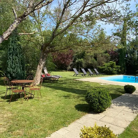 Jas De Location De Charme Avec Piscine 3* Berrias Et Casteljau